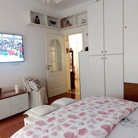 La Conchiglia Apartment *